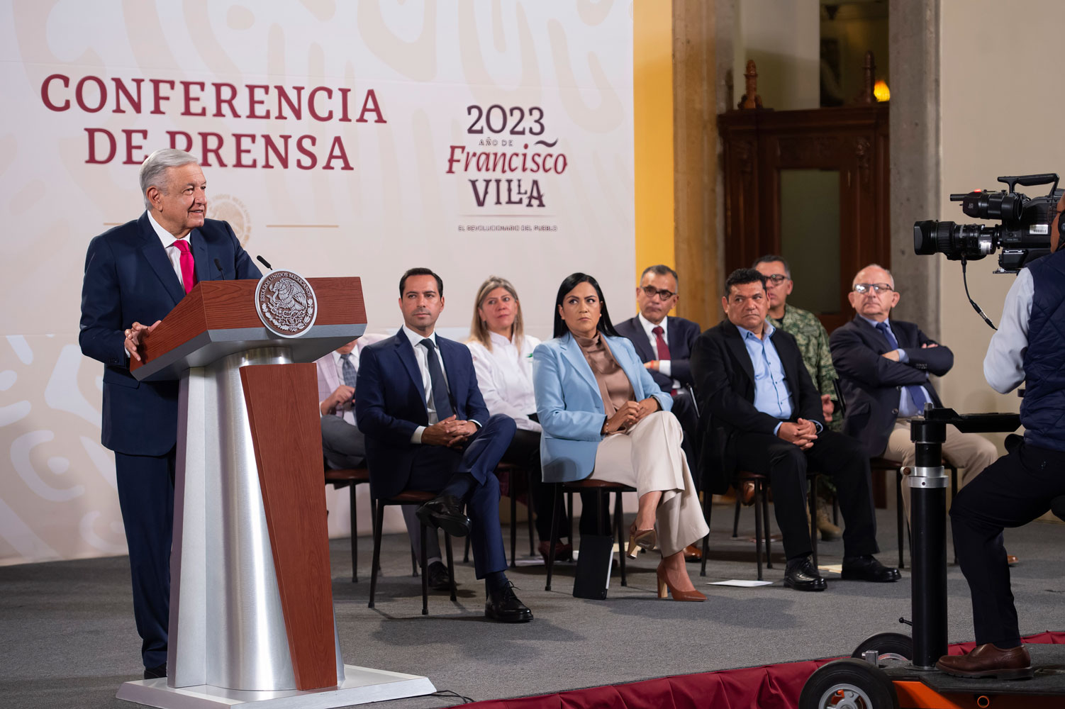 Presentan tarjeta de Bienestar para envío de remesas desde EU